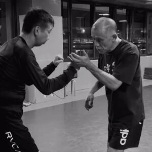 小指と薬指をきちんと使うとカラダが繋がって大きなチカラが出せる