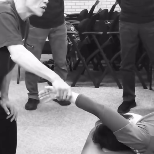 首と胸に腰痛の原因と見立て