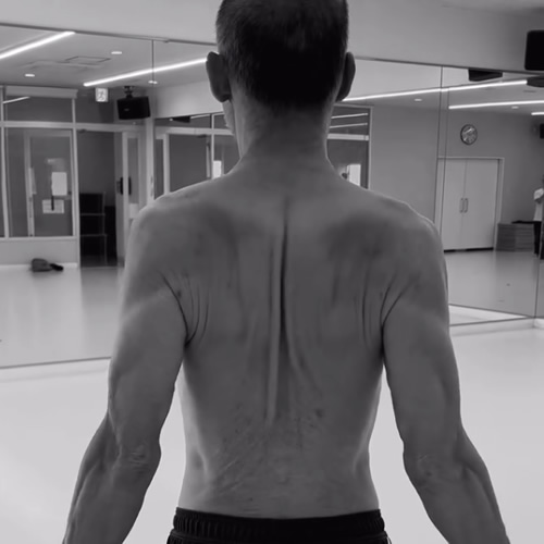 體の奥の動きを 引き出す